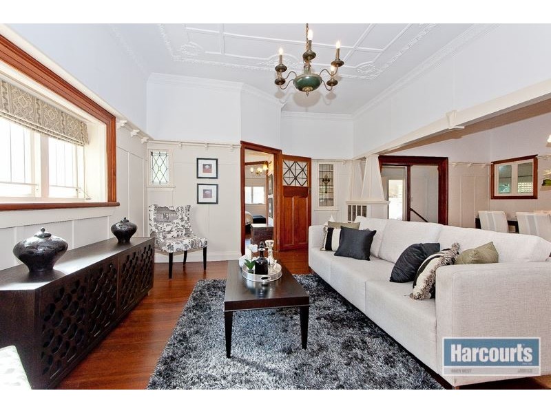 14 Banks Street, Newmarket QLD 4051