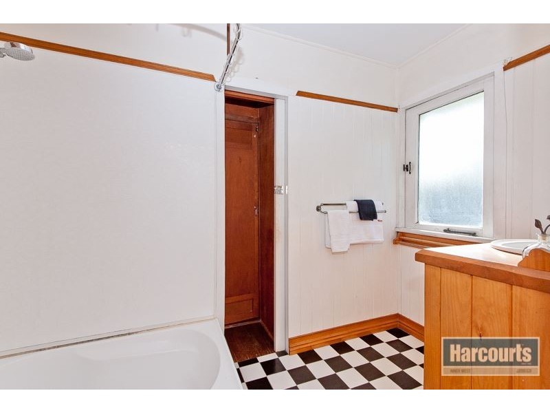 14 Banks Street, Newmarket QLD 4051