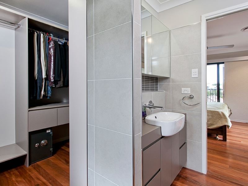 13 Wollundry Place, The Gap QLD 4061