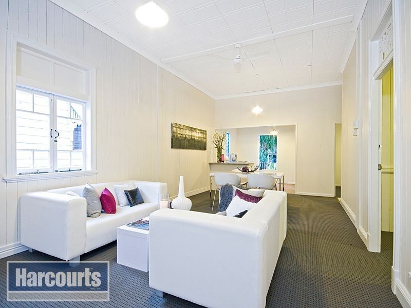 9 Shaw Street, Bardon QLD 4065