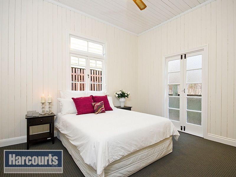 9 Shaw Street, Bardon QLD 4065