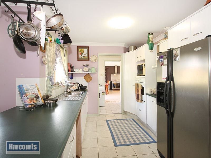 11 Kays Road, The Gap QLD 4061