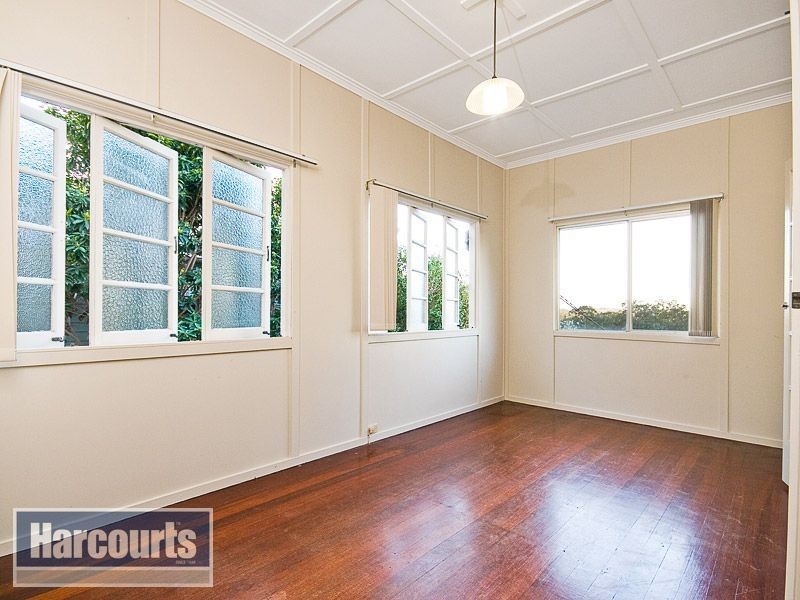 48 Grand Parade, Ashgrove QLD 4060