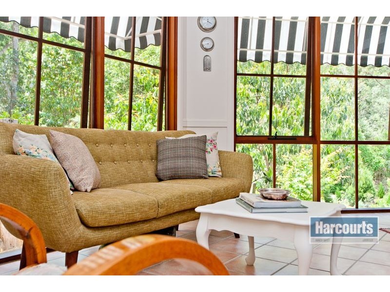 16 Wollundry Place, The Gap QLD 4061