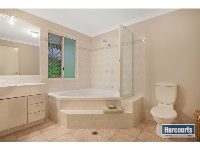 2/1 Glenquarie Place, The Gap QLD 4061
