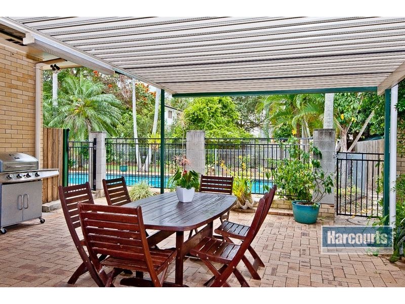 18 Redgrave Street, Stafford Heights QLD 4053
