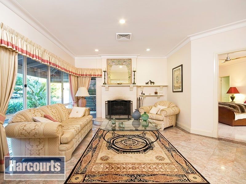 6 Mary Orr Court, Camp Mountain QLD 4520