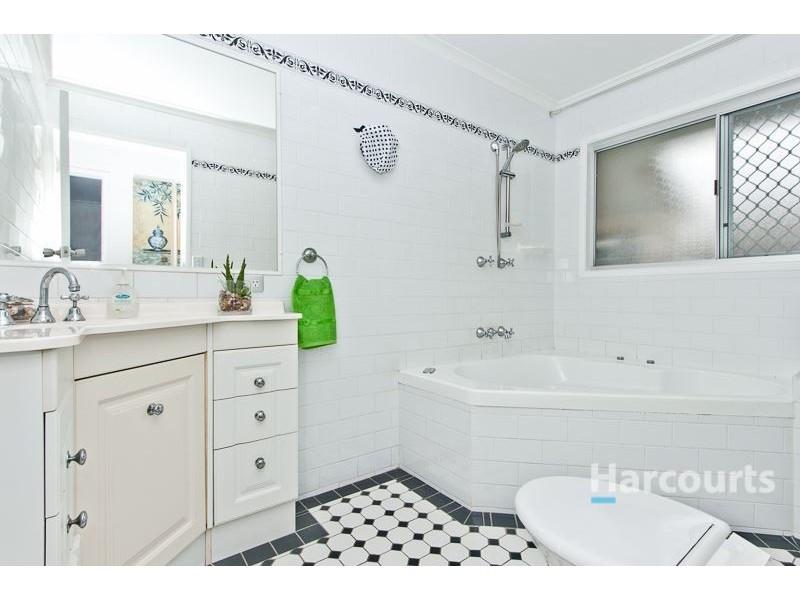 9 Woorama Road, The Gap QLD 4061