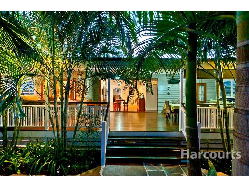 8 Burnham Road, Bardon QLD 4065