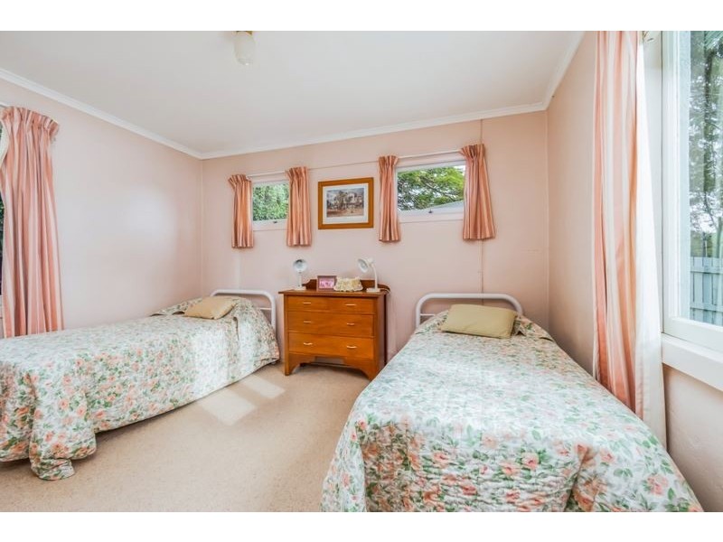 8 Jevons Street, The Gap QLD 4061
