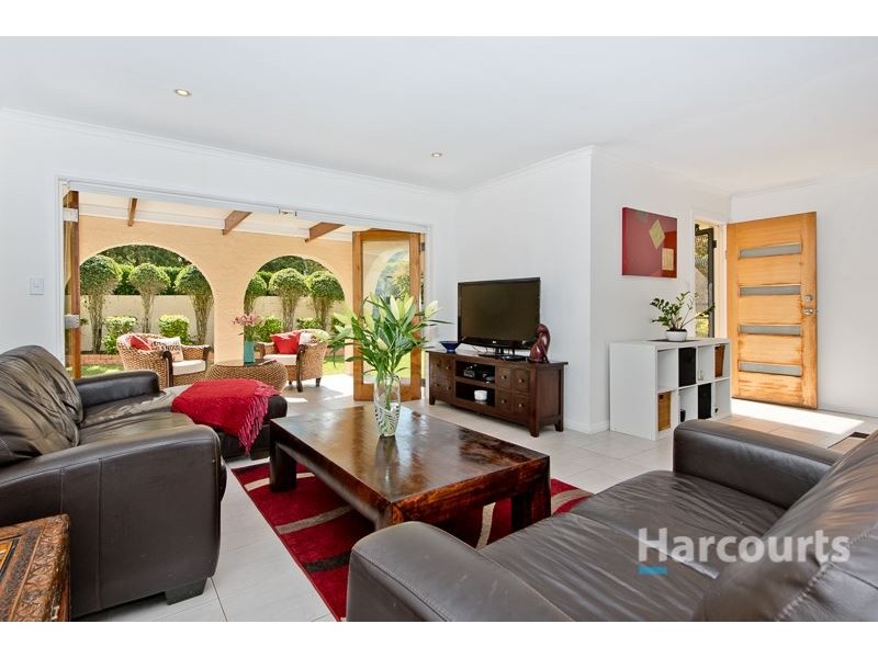 2 Kaldo Grove, Ferny Hills QLD 4055