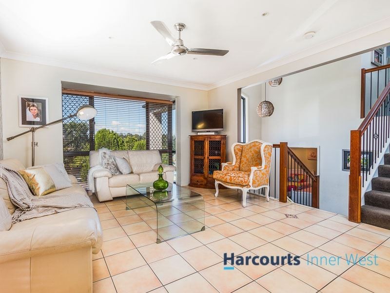 15 Vauton Court, Arana Hills QLD 4054