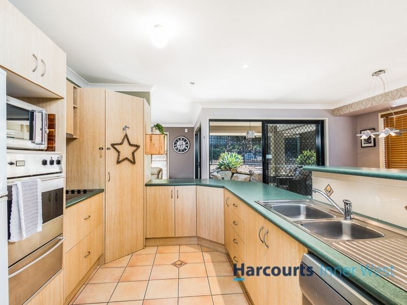 15 Vauton Court, Arana Hills QLD 4054