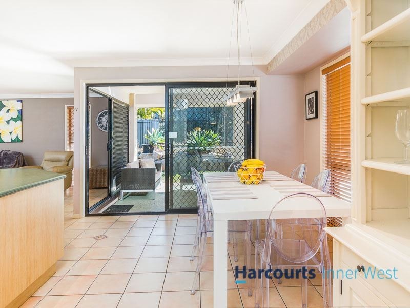 15 Vauton Court, Arana Hills QLD 4054