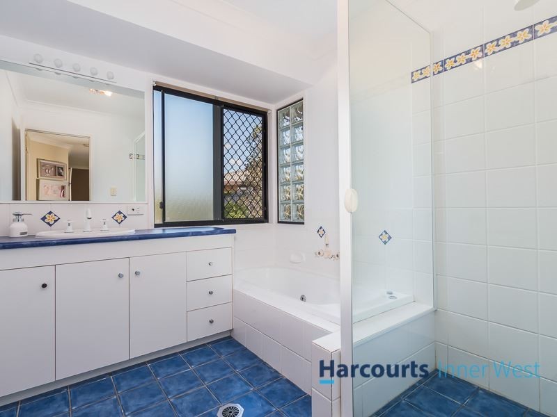 15 Vauton Court, Arana Hills QLD 4054