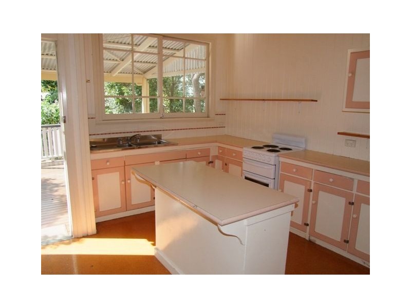 8 Tennis Ave, Ashgrove QLD 4060