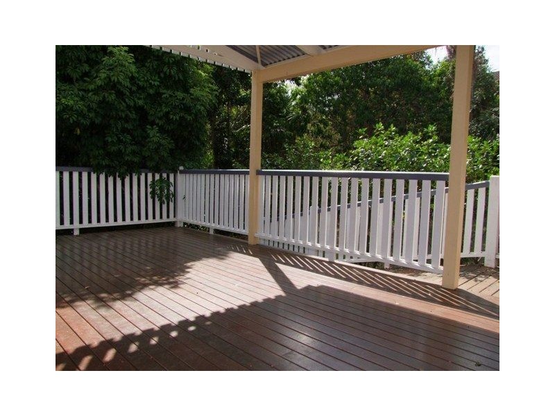 8 Tennis Ave, Ashgrove QLD 4060