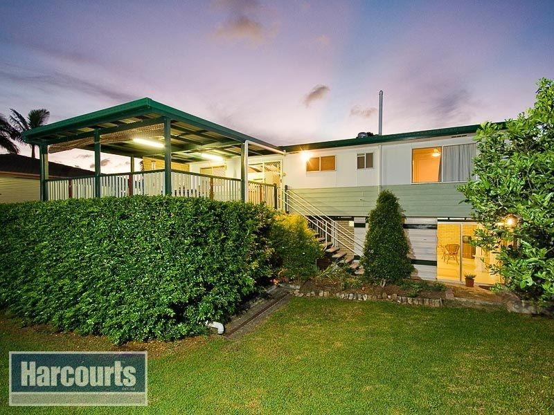 35 Dunbil Avenue, Ferny Hills QLD 4055