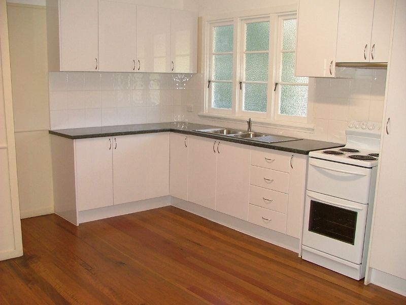 16 Young Street, Red Hill QLD 4059