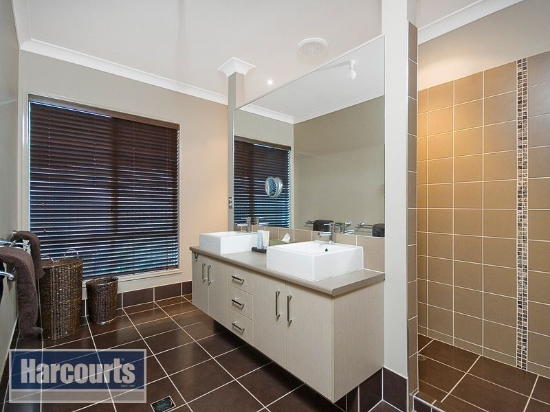 18 Patricia Drive, The Gap QLD 4061