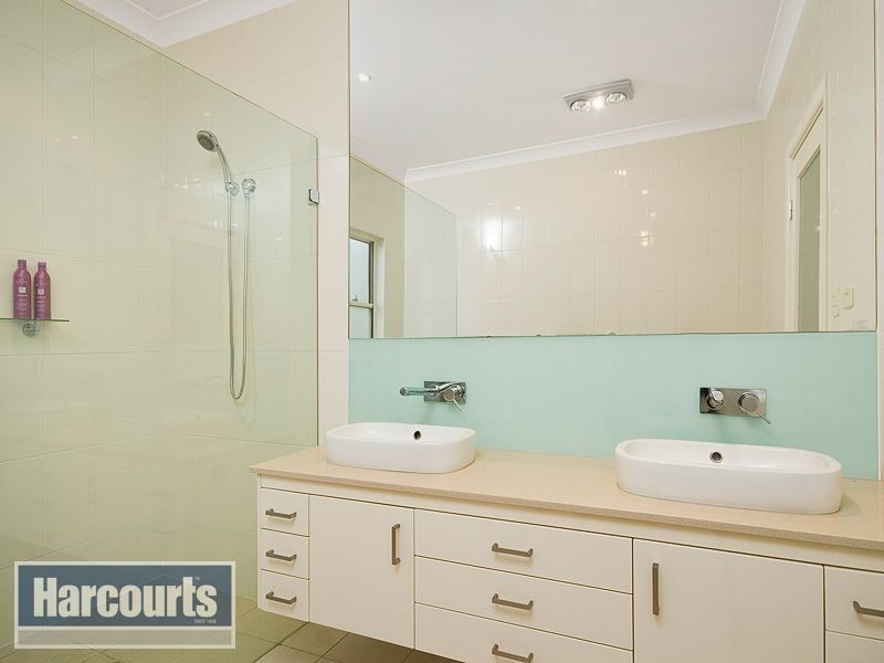 8 Thomsen Court, The Gap QLD 4061
