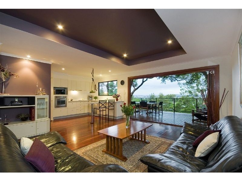 8 Simpsons Road, Bardon QLD 4065