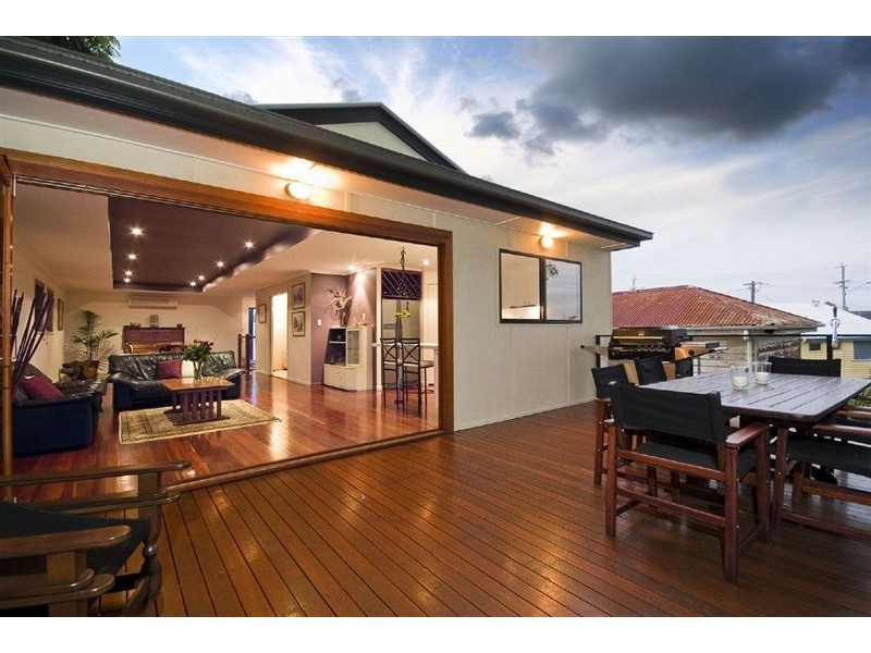 8 Simpsons Road, Bardon QLD 4065