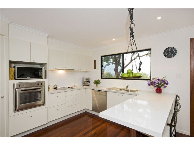 8 Simpsons Road, Bardon QLD 4065