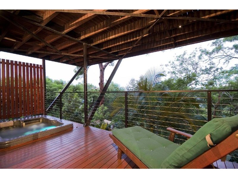 8 Simpsons Road, Bardon QLD 4065