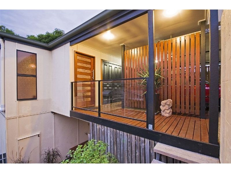 8 Simpsons Road, Bardon QLD 4065