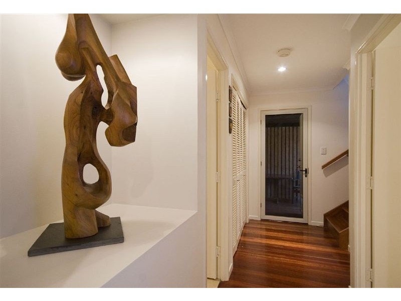 8 Simpsons Road, Bardon QLD 4065