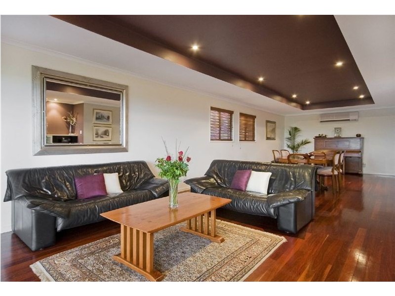 8 Simpsons Road, Bardon QLD 4065