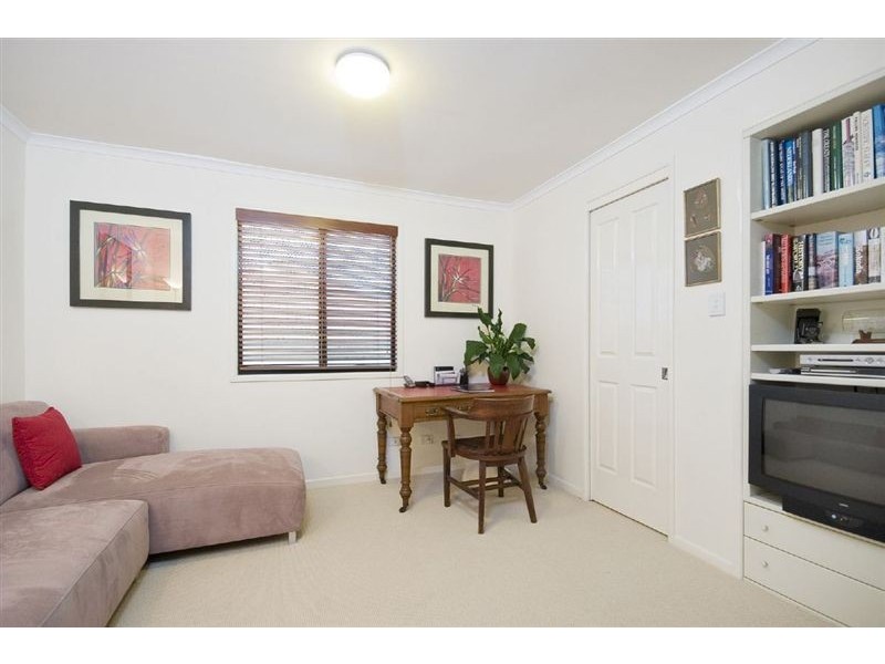 8 Simpsons Road, Bardon QLD 4065