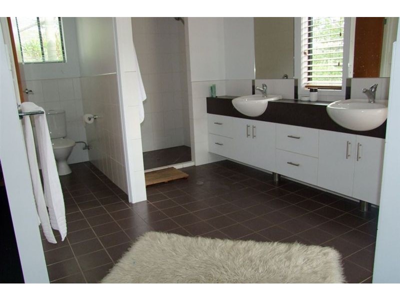 10 Hartfield Drive, Bardon QLD 4065