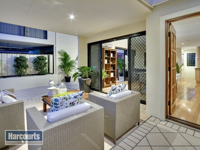 2/37 Sandford Street, St Lucia QLD 4067