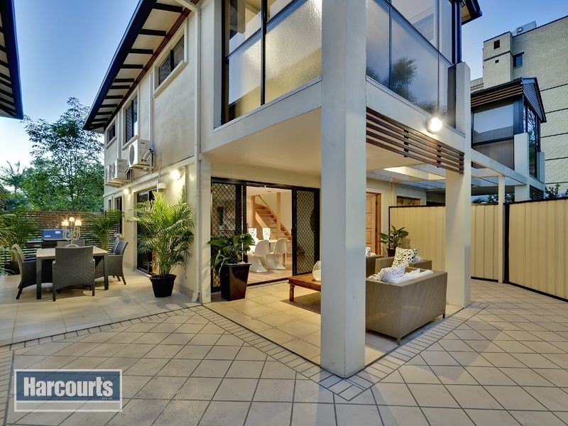 2/37 Sandford Street, St Lucia QLD 4067