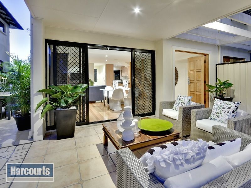 2/37 Sandford Street, St Lucia QLD 4067