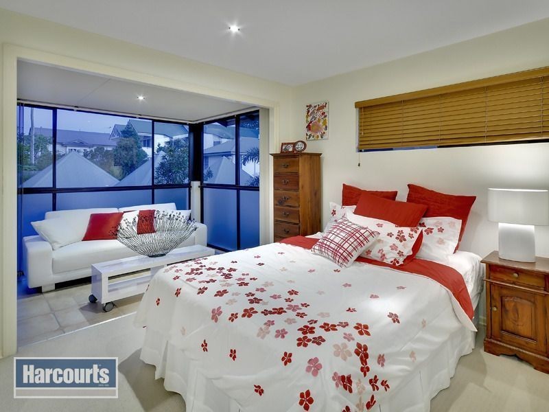 2/37 Sandford Street, St Lucia QLD 4067