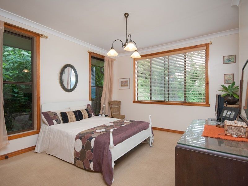 1522 Mt Nebo Rd, The Gap QLD 4061