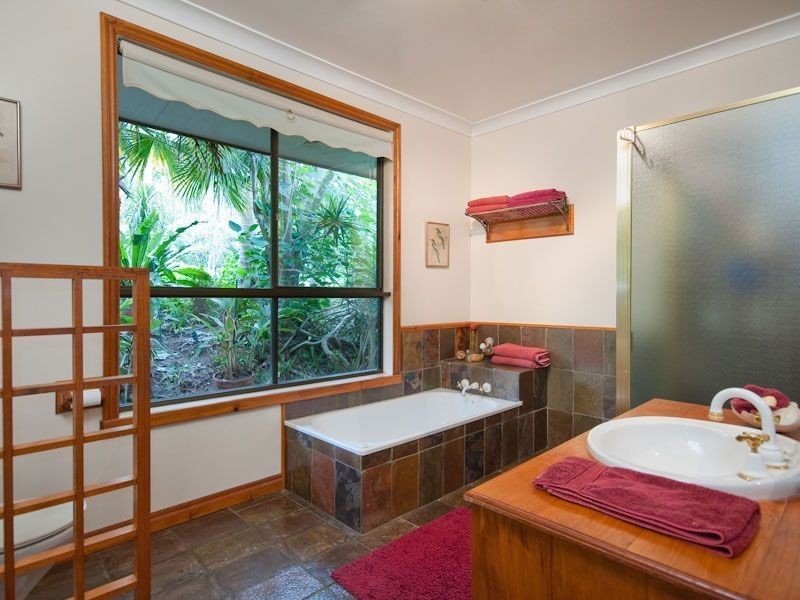 1522 Mt Nebo Rd, The Gap QLD 4061
