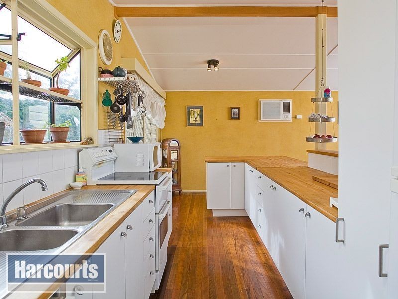 11 Yuruga Street, The Gap QLD 4061