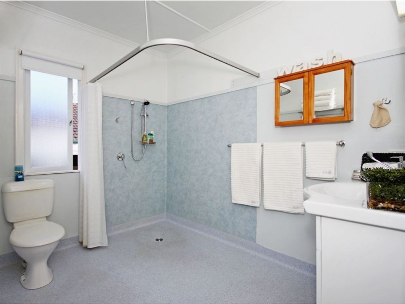 8 Romea Street, The Gap QLD 4061