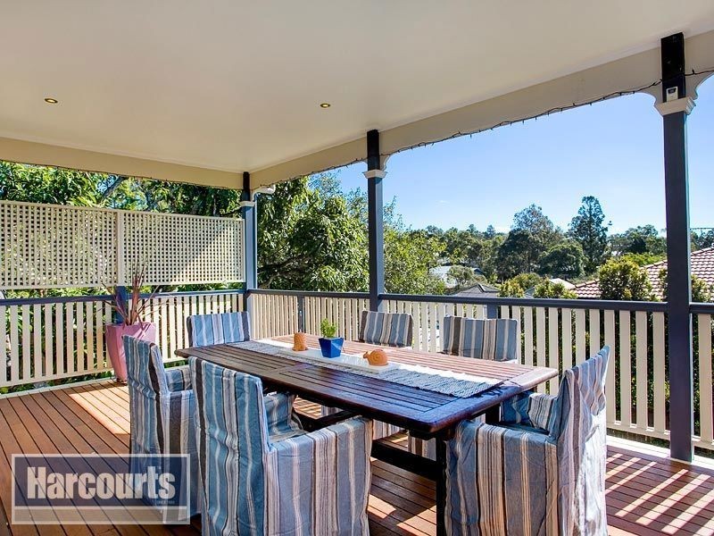 8 Stephenson Street, Bardon QLD 4065