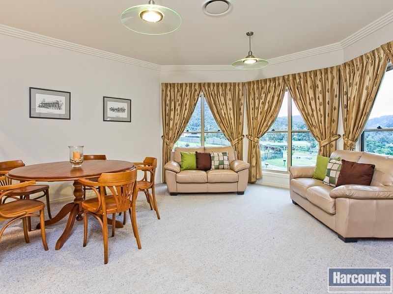 7 Dressage Close, Samford QLD 4520