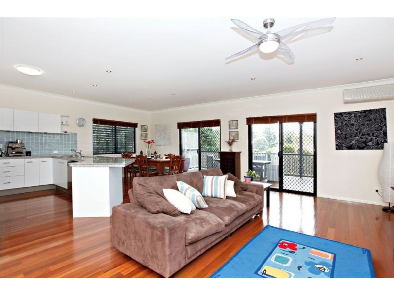 8 Stephenson Street, Bardon QLD 4065