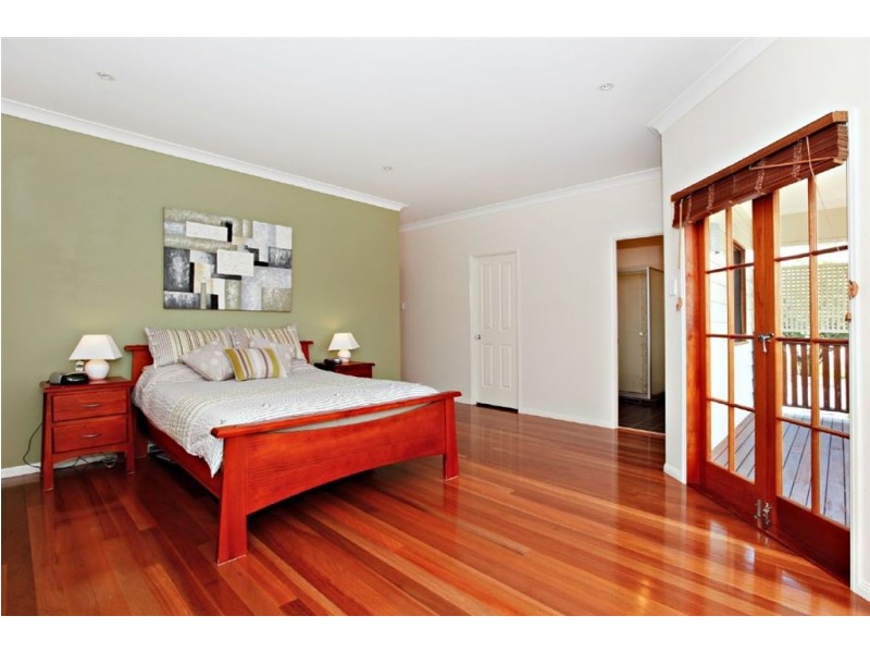 8 Stephenson Street, Bardon QLD 4065