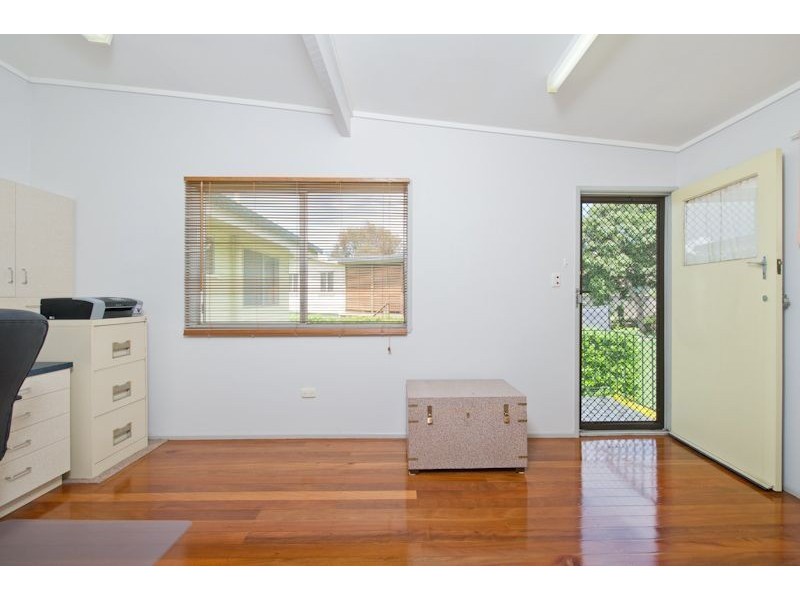 2 McQueen Street, Stafford Heights QLD 4053