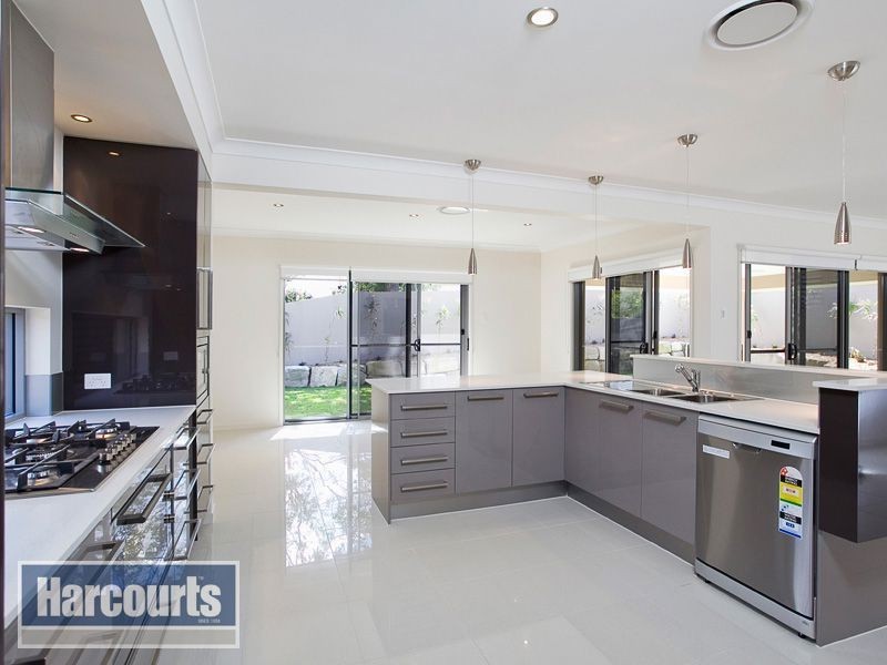 2 Patricia Drive, The Gap QLD 4061