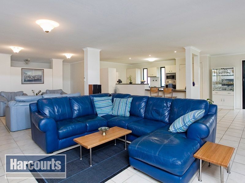 94 Selkirk Crescent, Upper Kedron QLD 4055