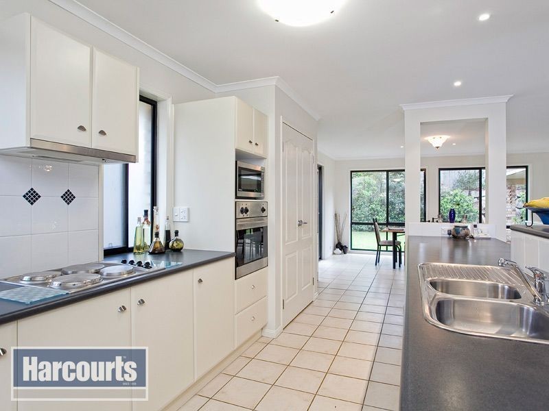 94 Selkirk Crescent, Upper Kedron QLD 4055